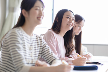 Canvas Print - 講義を受ける大学生