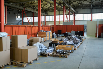 Fototapete - Row of wooden pallets with stacks of packed cardboard boxes and wrapped spare parts produced at modern factory