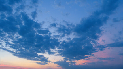 Poster - Summer evening sky in the picturesque clouds, lit by the rays of the setting sun.