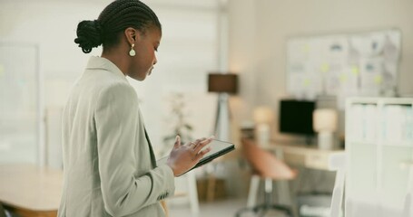 Aufkleber - Black woman, tablet and walking at office in research, schedule planning or communication. African female person or employee working on technology for business plan, search or networking at workplace