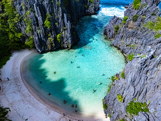 Wall Mural - Hidden Beach on Matinloc Island, Palawan, Philippines