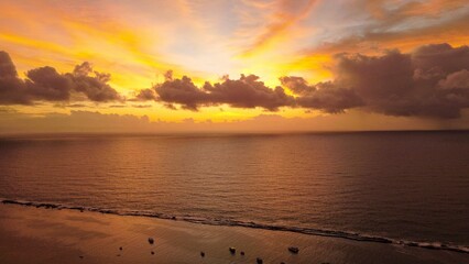 Wall Mural - stunning sunset over tranquil ocean.