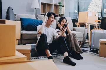 Wall Mural - Smiling couple unpacking boxes in new house