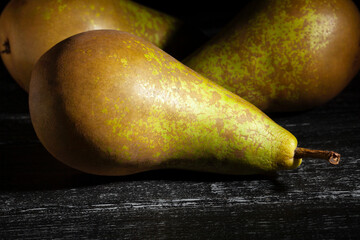 Wall Mural - pear on black wood background