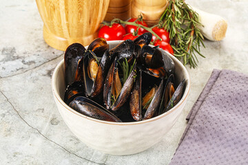 Wall Mural - Tasty mussels in the bowl