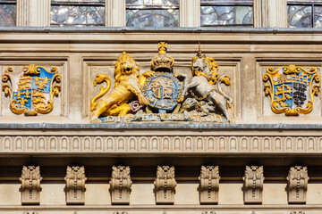 Wall Mural - Sculptures of lion and unicorn on Westminster Abbey facade, London, UK