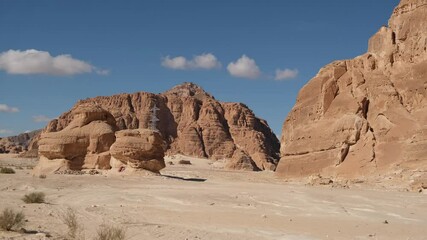 Aufkleber - Explore the stunning rock formations and vast landscapes of the Sinai desert in Egypt