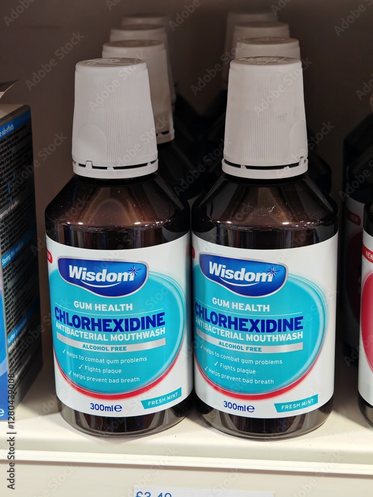 Medicated Rinse Стоковое фото «London,UK-March 5 2025:WISDOM CHLORHEXIDINE GUM RINSE is ...