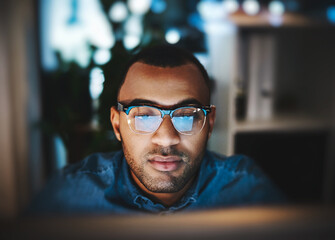 Fototapete - Business, man or glasses with reflection in office for blog reading, online research or story deadline. Night, male journalist or computer screen for plot development, creative process or publishing