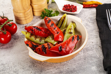 Wall Mural - Grilled Bell Pepper - green and red