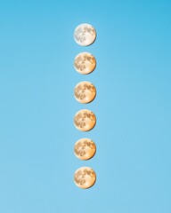 Aufkleber - Digital Moon Phases Series Seamless Time-Lapse Compilation on Sky Blue Canvas - Educational Astronomy Content and Interactive Learning Solutions for Classrooms