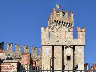 Wall Mural - castello medievale di sirmione in italia	