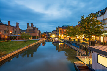 Canvas Print - Cambridge city downtown with river Cam at sunrise. England