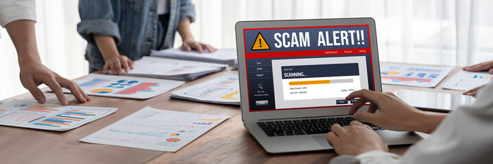 Leinwandbilder - Cyber security software show alert of cyber attack for protection brisk. Danger from virus, phishing and cyber fraud.