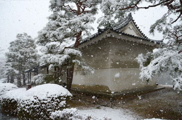 Wall Mural - 雪の二条城　土蔵　京都市中京区