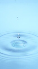Fototapete - Super Slow Motion of Water Drops Falling Down in Extreme Detail. Filmed on High Speed Cinema Camera, 1000fps. Vertical Aspect Ratio.