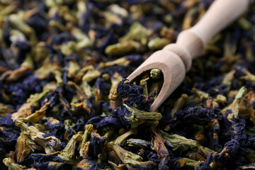 Wall Mural - Butterfly pea flower tea with scoop as background, closeup