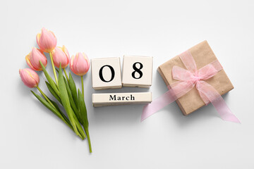 Canvas Print - Cube calendar with date 8 MARCH, gift box and beautiful tulip flowers on white background. International Women's Day celebration