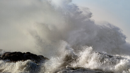 Poster - Big breaking sea wave splash