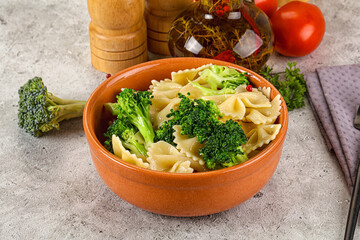 Poster - Italian pasta farfalle with broccoli