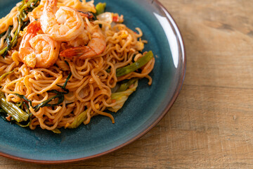 Wall Mural - Stir-fried instant noodles sukiyaki with shrimps