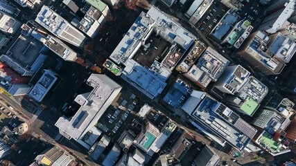 Fototapete - 都市、空撮、都会、街、町並み、ドローン、真俯瞰、真上、ビル、道路、社会、交通、産業、ビジネス、自動車、暮らし、時代、現代、防災、日本、交差点、景色、不動産、企業、俯瞰、風景、ハイアングル、展望、パノラマ、鳥瞰図、見下ろす、景観、迫力、建設、建築、高層ビル、摩天楼、観光、旅行、経済、行政、住宅、インフラ、地域、公共、60p、上昇、旋回、モビリティ、整備