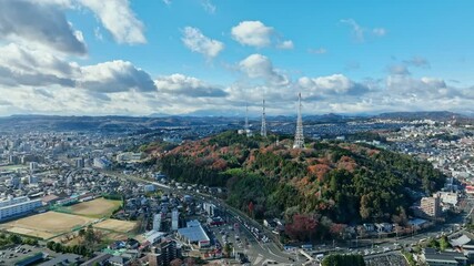 Fototapete - 都市、ドローン、社会、道路、河川、防災、行政、青空、地平線、パノラマ、電波、電波塔、風景、アンテナ、ワイヤレス、無線、町並み、住宅地、放送、街、不動産、景色、市街地、空撮、マンション、自然、環境、交通、インフラ、テクノロジー、俯瞰、ハイアングル、展望、景観、上から見た、見下ろす、現代、都会、建設、建築、ビル、住宅、日本、公共、地方、自治体、地域、60p、ビジネス、産業