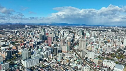 Fototapete - 都市、社会、ドローン、空撮、青空、地平線、道路、交通、産業、ビジネス、インフラ、俯瞰、ハイアングル、展望、景色、風景、パノラマ、景観、上から見た、都会、見下ろす、現代、建設、建築、ビル、街、町並み、ビル群、不動産、高層ビル、摩天楼、日本、観光、旅行、コピースペース、昼間、晴れ、明るい、行政、公共、地方、自治体、地域、広角、自然、変化、環境、未来、60p、テクノロジー