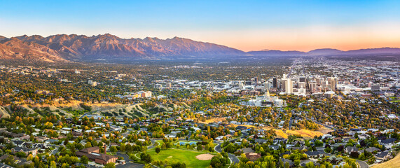 Fototapete - Salt Lake City skyline panorama at sunset. Salt Lake City is the capital and most populous city of the U.S. state of Utah