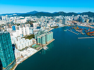 Aufkleber - A stunning aerial panorama captures Hong Kong, China, showcasing a vibrant cityscape meeting the deep blue sea. Mountains rise in the background, completing this expansive view.