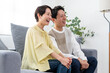 © ponta1414 - 外を見つめる日本人夫婦