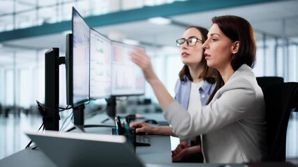 Leinwandbilder - Data Analyst Using Data Analytics KPI
