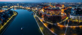 Widok na Wawel w Krakowie, Polska zdjęcie z drona po zachodzie słońca - Marzec 2025r. 