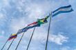 © Javier - Grupo de banderas ondeando al viento: Argentina, Brasil, Paraguay y Uruguay. Convención del Mercosur, en América Latina