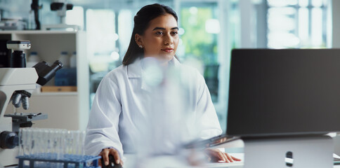 Aufkleber - Biology, Indian woman or scientist on laptop in lab for chemical experiment, report or medical technology. Research, study or chemist with development, pharmaceutical project or healthcare innovation