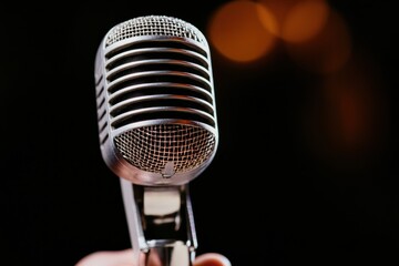 Leinwandbilder - Vintage Chrome Vocal Powerhouse Retro Broadcast Microphone for Immersive Podcast and Digital Media Content Creation with Nostalgic Professional Audio Aesthetic