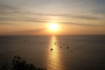  Beautiful ocean sunset light, golden hour