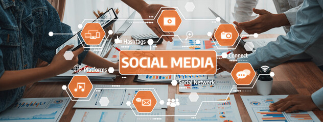 Leinwandbilder - Explore effective social media strategies through collaboration and technology. Visual analysis enhances connections and engagement for digital marketing success. Amity