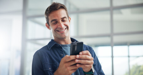 Fototapete - Typing, office and business man with phone for networking, text message or brand specialist online. Mobile, startup and happy creative worker reading email, campaign and promotion on social media