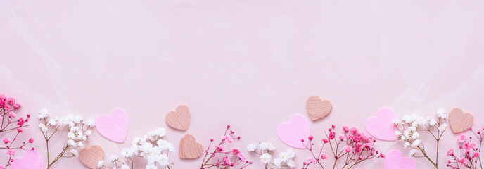 Fototapete - Mothers Day heart and flower bottom border. Overhead view on a pink stone banner background. Copy space.