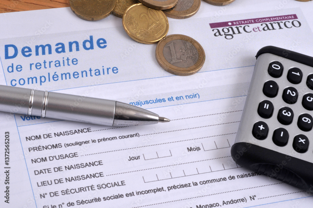 Formulaire de demande de retraite complémentaire Agirc-Arrco avec une ...