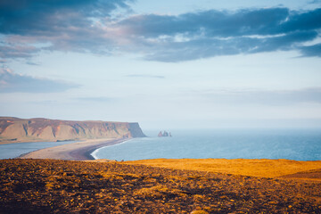 Fototapete - Reynisfjara black sand beach and Reynisdrangar basalt sea stacks near the village Vik i Myrdal in southern Iceland.