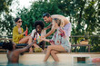 © Zamrznuti tonovi - Friends toasting drinks at poolside summer party