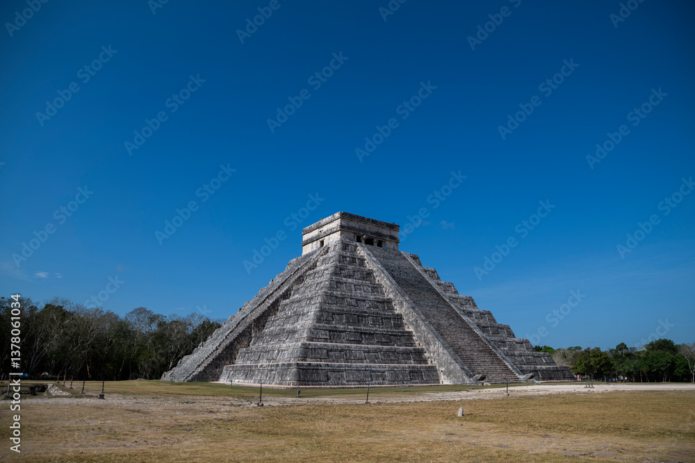 Foto de Stock Chichen Itza, Mayas, Rivera maya, pirámide impresionante ...