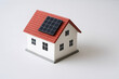 ©  A-photos - 家と太陽光パネルの模型