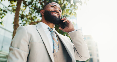 Fototapete - City, businessman and smile with phone call for communication, networking or lawyer for case update. Low angle, space or attorney with mobile for justice conversation, legal aid or feedback to client