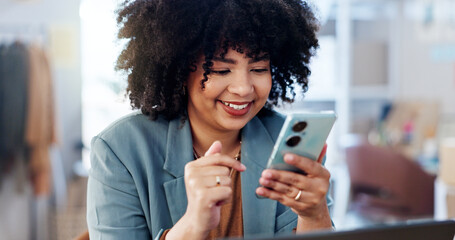 Fototapete - Fashion designer, phone and woman online in small business for boutique review, sales or stock. Mobile, happy tailor and communication in creative startup for clothes order, app or social media post