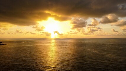 Wall Mural - Golden ocean sunset view