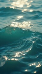 Leinwandbilder - Sunlight dances on turquoise water, creating a mesmerizing display of light and color on gentle ocean waves.