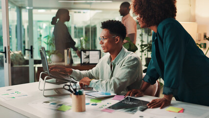 Aufkleber - Teamwork, conversation and business people in office, laptop and mentor with help, ad agency and assistance. Coaching, system training and employees with sales consultant, questions and feedback